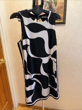 Trina Turk Black & White Abstract Sleeveless Shift Dress